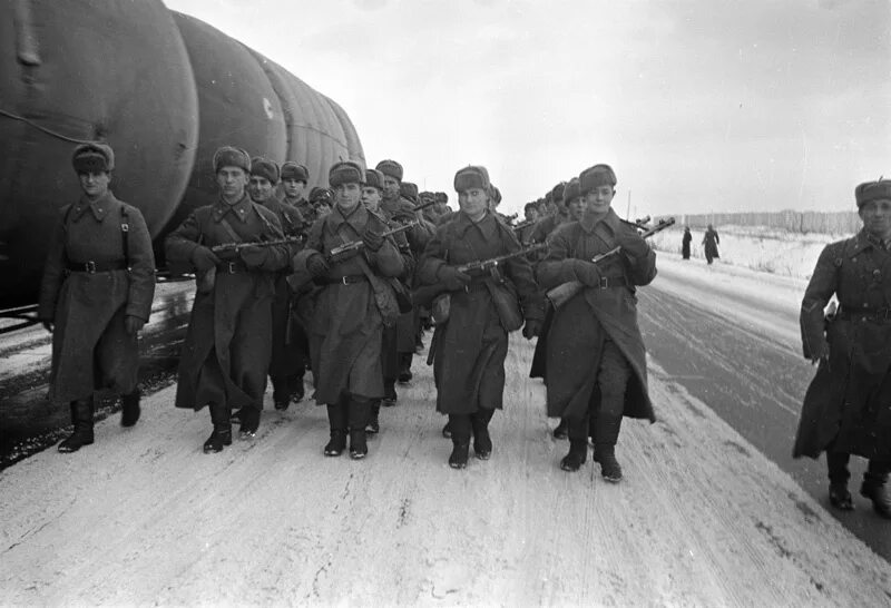 Военный эшелон 1941. Военные эшелоны Великой Отечественной войны. Военные эшелоны в годы ВОВ 1941-1945. Оборона Москвы 1941. Дела на фронте видео