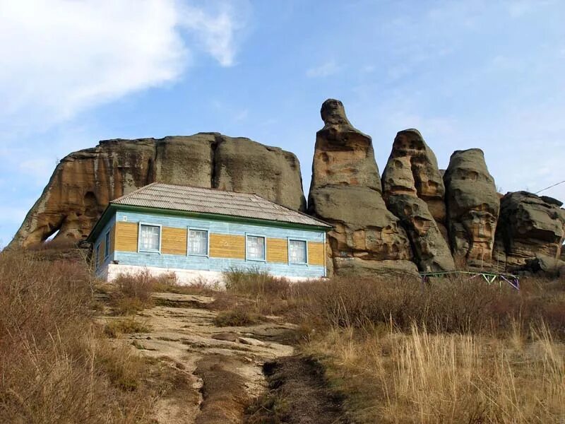 Алтайский край Змеиногорск скалы. Колыванское озеро Алтайский край. Скала Барыня Змеиногорский район. Змеиногорск Алтайский край достопримечательности. Погода кузьминка алтайский край