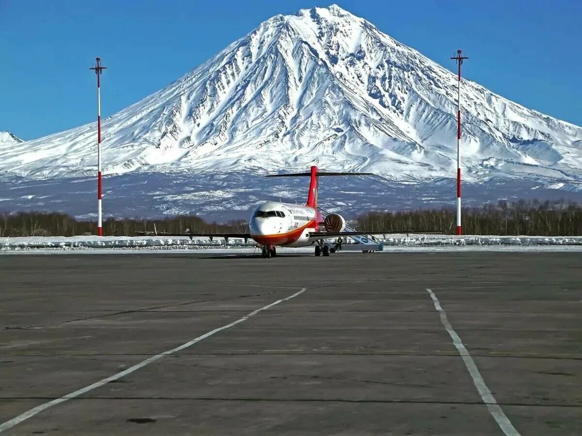 Сайт аэропорта петропавловск камчатский. Аэропорт Петропавловск-Камчатский. Международный аэропорт Петропавловск-Камчатский Елизово. Аэродром Елизово Камчатка. Петропавловск Камчатский аероп аэропорт Елизово.