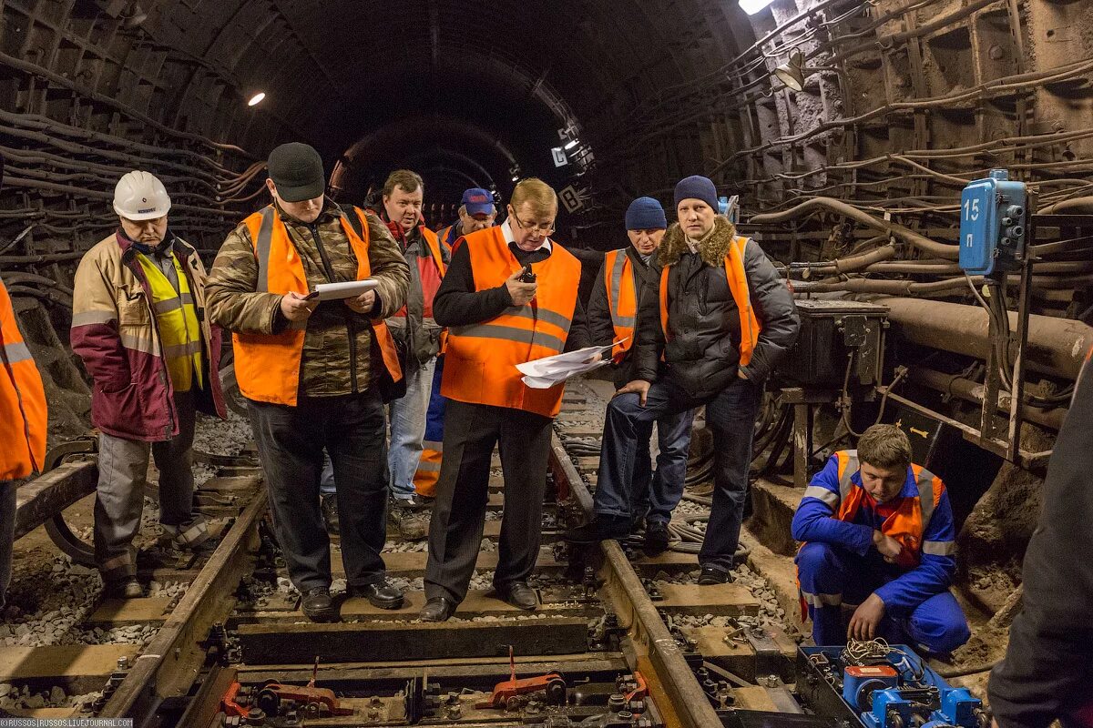 Метрополитен дистанция. Начальник службы СЦБ Московского метрополитена. Служба СЦБ Московского метрополитена. СЦБ Московский метрополитен.