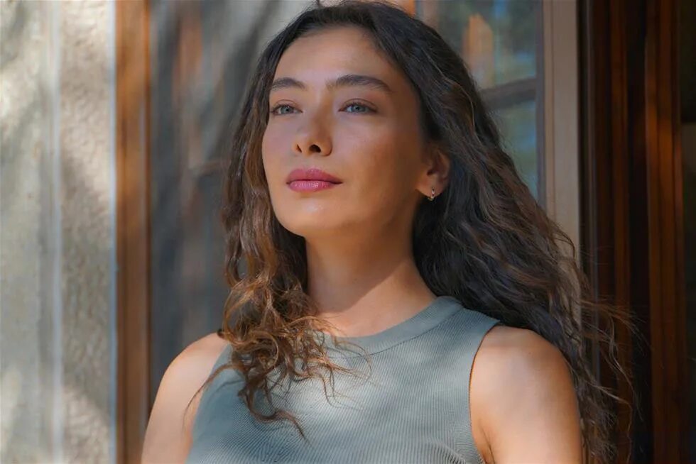 Неслихан дикий. Неслихан атагюль. турецкая актриса неслихан атагюль. fatih harbiye неслихан. неслихан атагюль дочь посла.