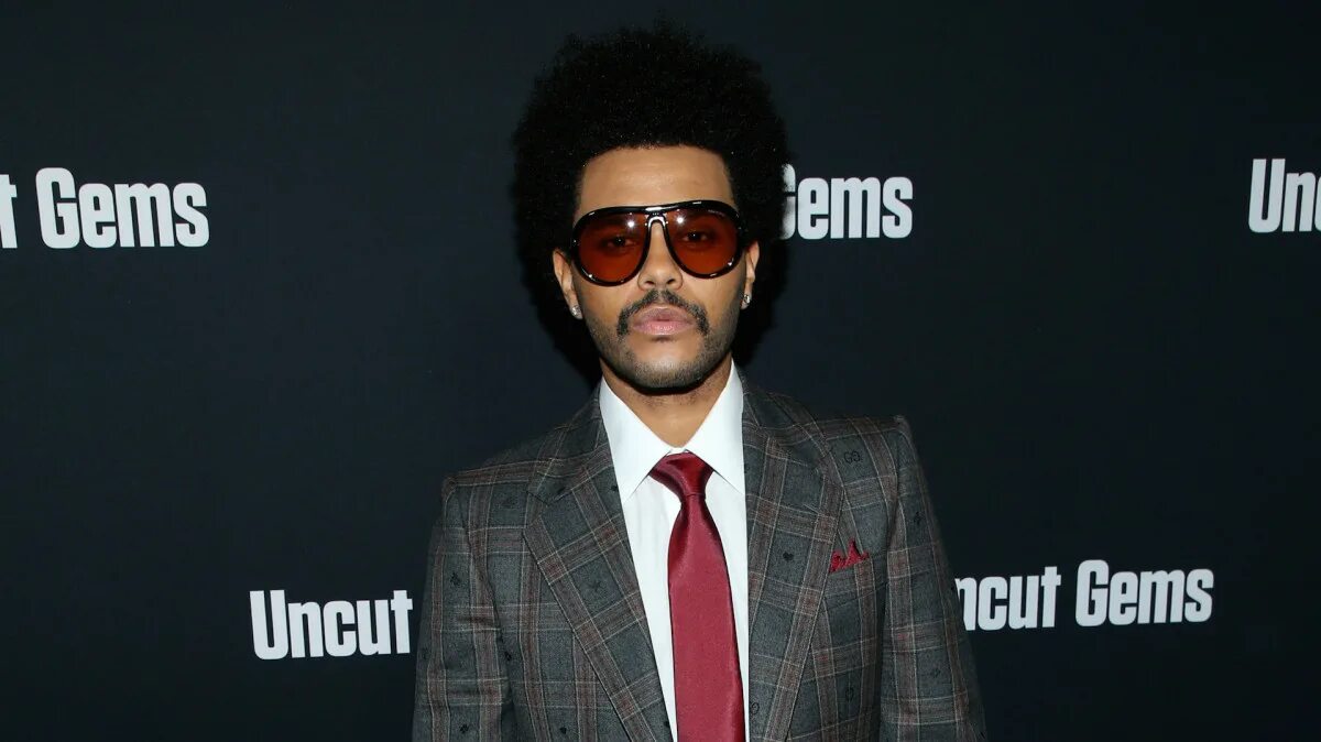 Концерт the weeknd. The weeknd privilege. The weeknd tik tok. Blinding lights гиф. The weeknd tik tok.
