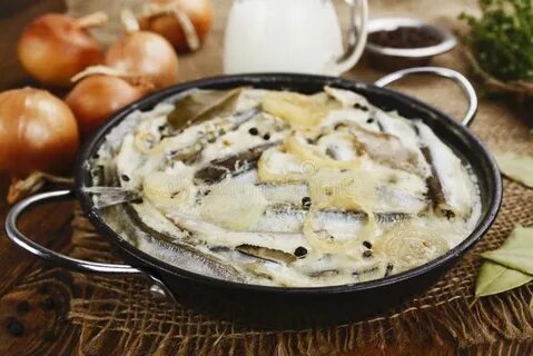 Мойва тушеная с луком на сковороде рецепт