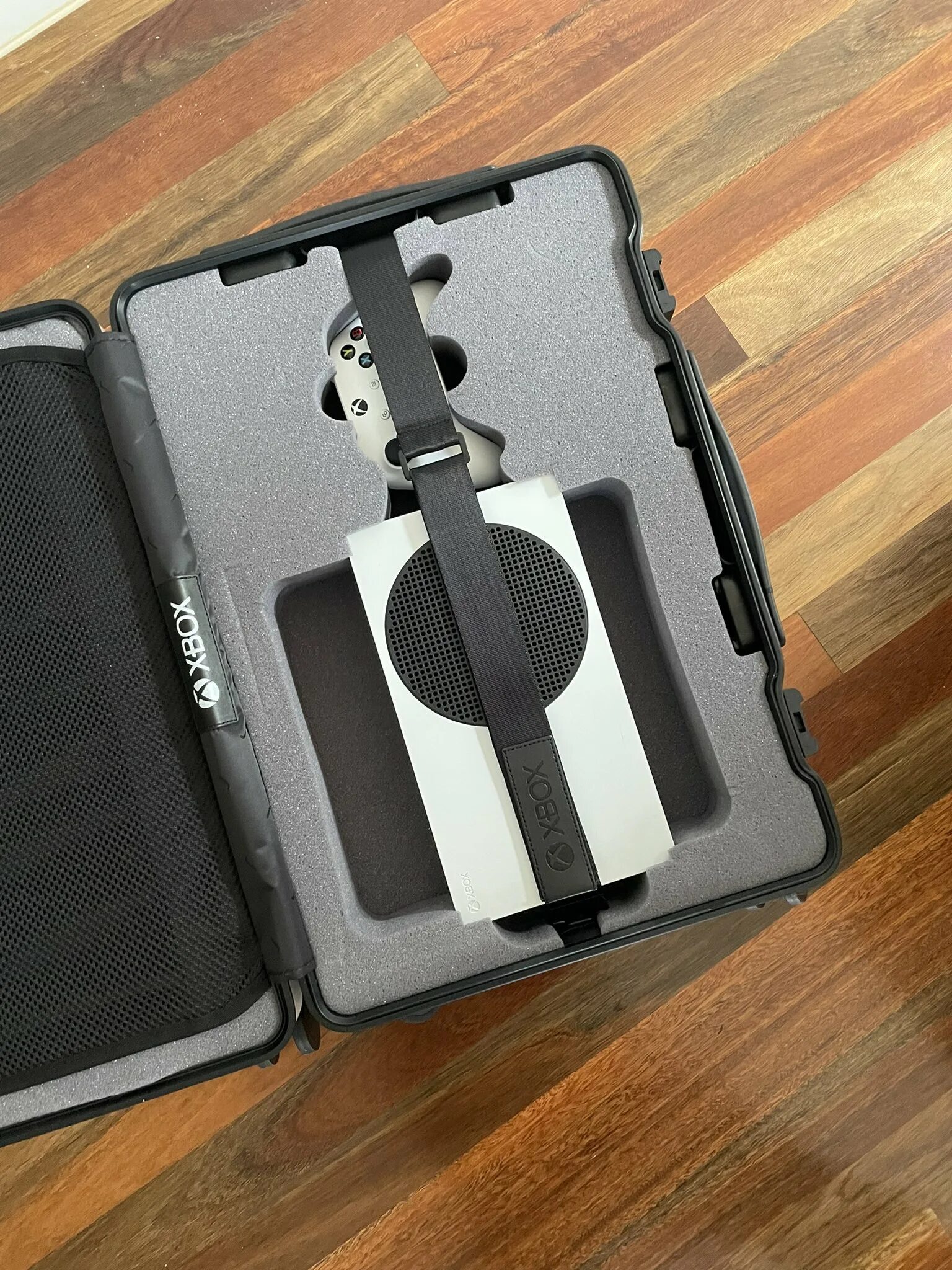 Standing grip case s24