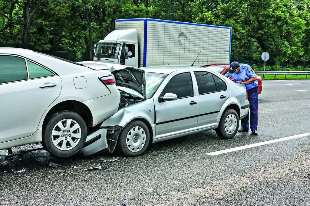 Тотальная гибель автомобиля. Машина в тотал. Тотальная машина. Тотальное повреждение автомобиля. Автомобиль не подлежит восстановлению