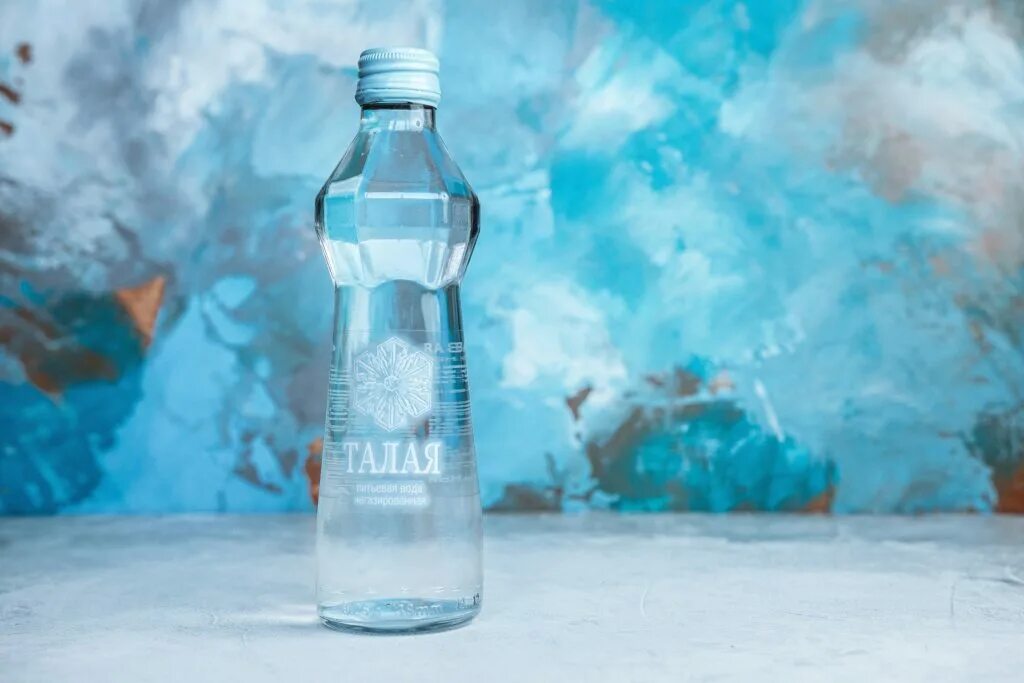 Талая вода в бутылке. Вода мин тальская 0,5л газ. Surgiva минеральная вода. Талая питьевая вода. Талая вода презентация.