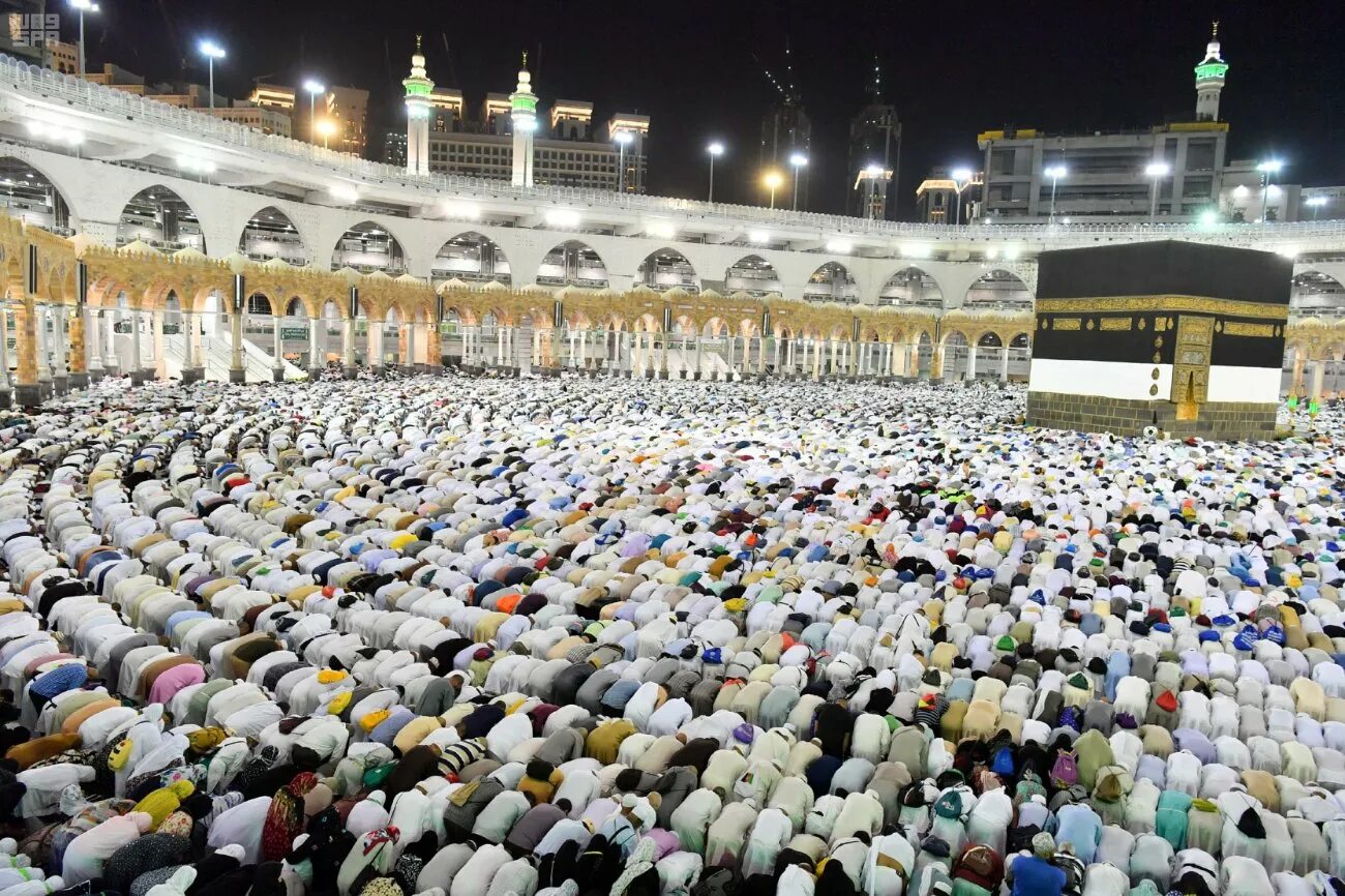 Намаз в мекке. Мекка хадж Умра зонты. Хадж АС-Салам. Prayer Muslim Makka.