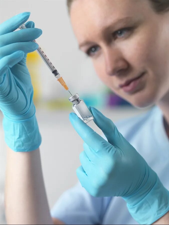 Хлористый укол. Натрия кальций хлорид ампулы. Кальция глюконат ампулы. Подкожное введение вакцины. Горячие уколы в вену название.