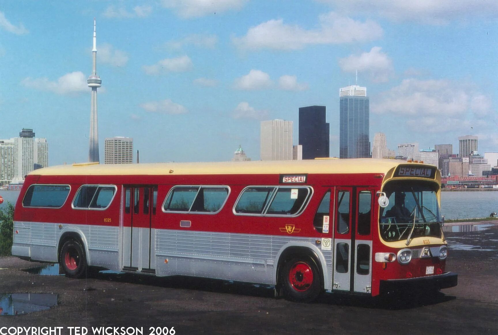 Транспорт автобус 6. Автобусы США 60х. Американские автобусы 60-х. Автобусы США 80-Х. Американские автобусы 60-70 годов.