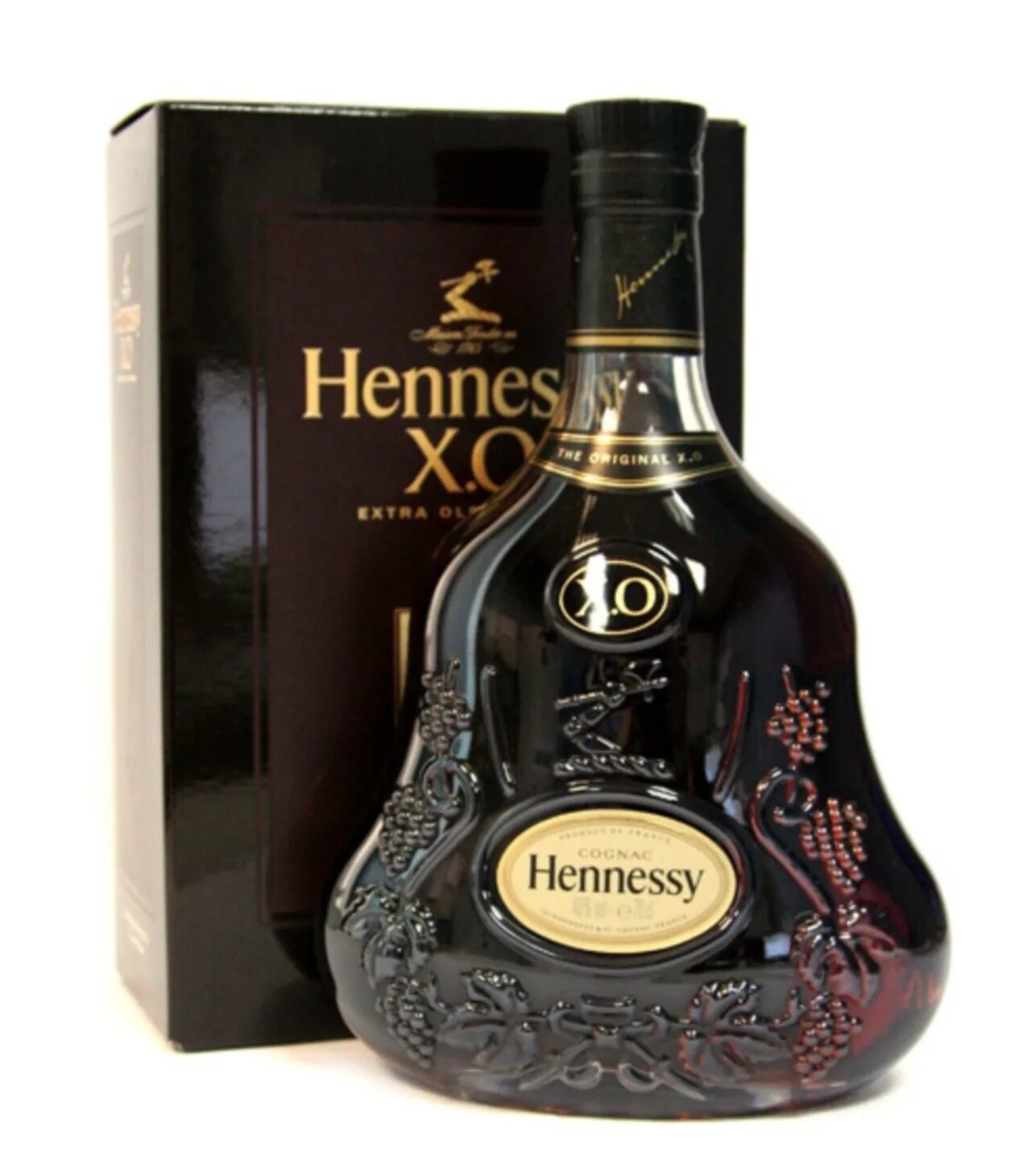 Какой хороший коньяк можно. Hennessy XO 0.5. Коньяк подарочный. Коньяк в подарок. Сувенирный коньяк.