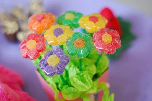 Мармелад розочки. Цветочек из мармелада. Цветы из мармелада. Цветочек из мармелада. Цветочный букет из мармелада.