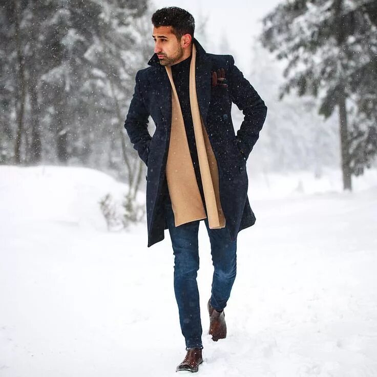 Mens winter. Мужчина в зимнем лесу. Мужской стиль кэжуал и шапки. Мужская фотосессия на улице зимой. Стильные мужские луки.
