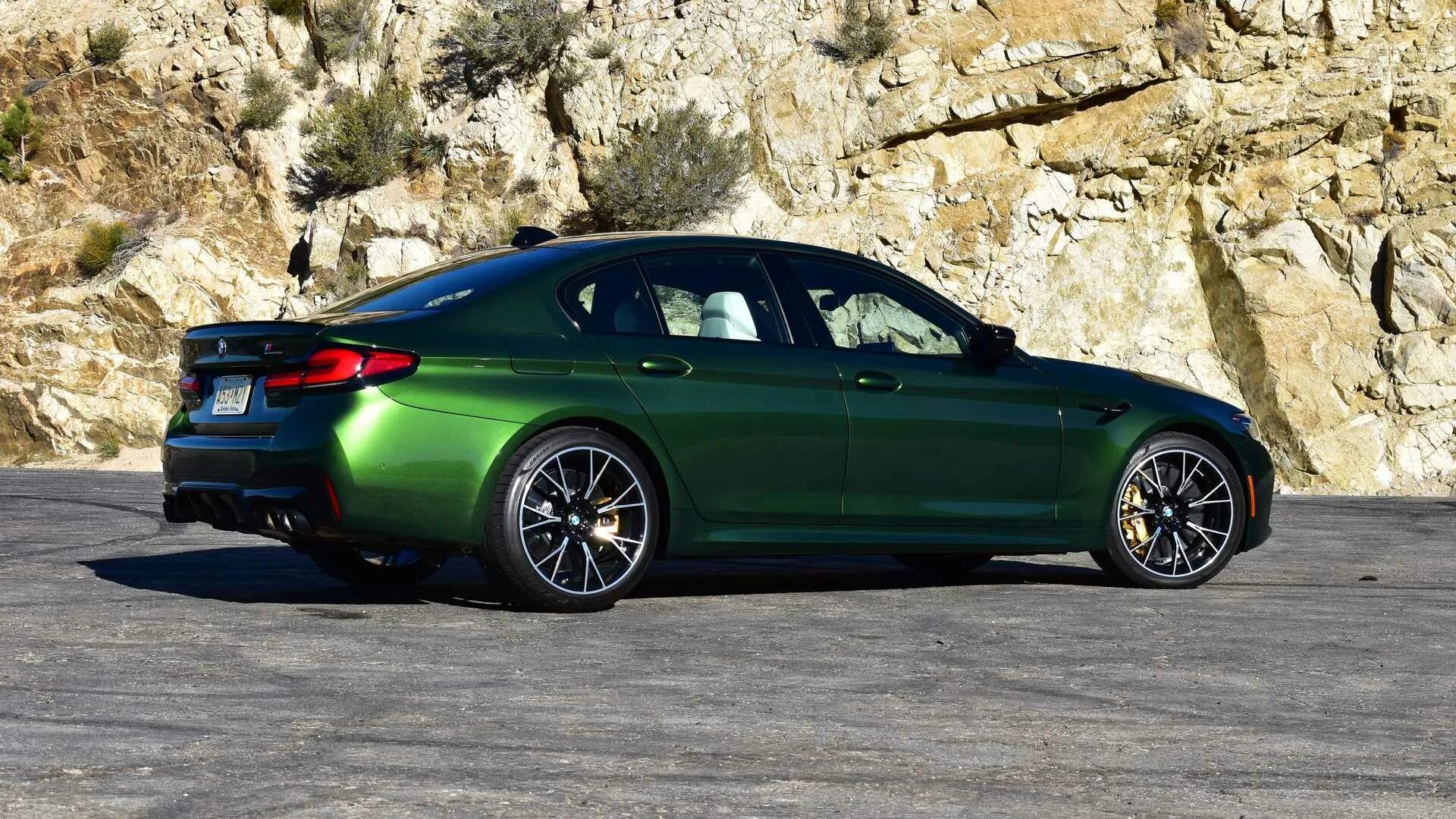 Бмв м5 компетишн лошадиные силы. Bmw m5 competition 2025. бмв м5 компетишн 2025. bmw m5 competition 2025 зеленая. bmw m5 2025 competition green.