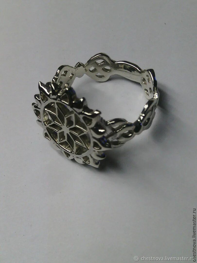 Алатырь солнце вектор. Алатырь щит оберег. Алатырь медальон. Звезда алатырь из дерева. Часы алатырь.