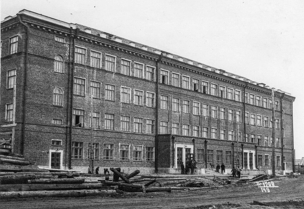 7 школа отрадный. Школы 1930 годов здание. 24 школа вологда. Школа 28 г. Школа 7 чулым.