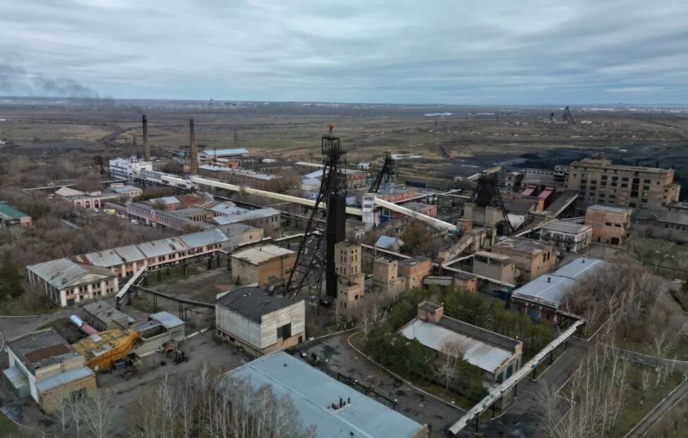 Шахта 20 караганда. Шахта саранская караганда. Шахта. Караганда шахта. Саранская шахта казахстан фото летом.