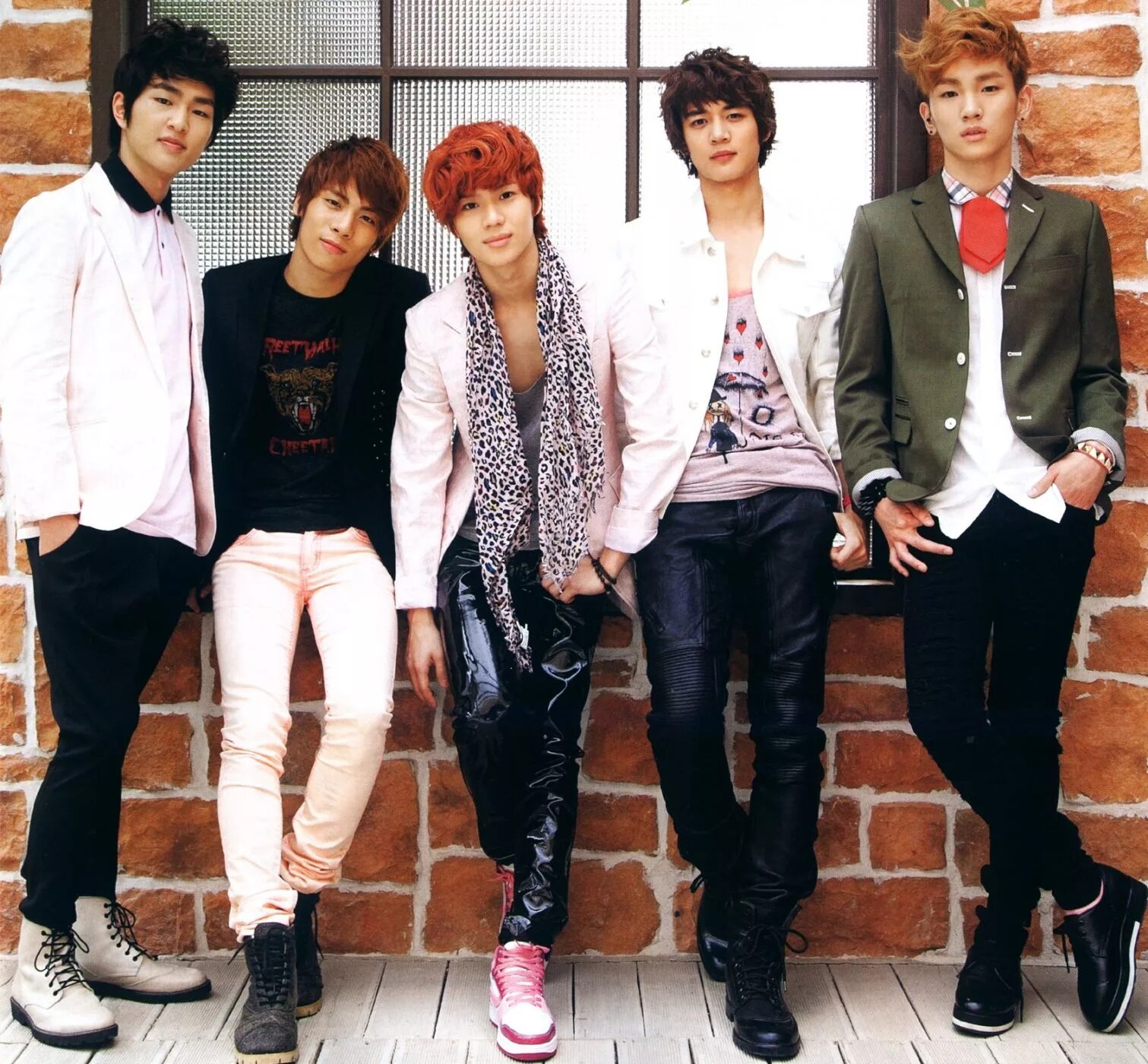 Название кей поп. Шайни кпоп. к поп группа шайни. корейская группа парней shinee. шайни корейцы.