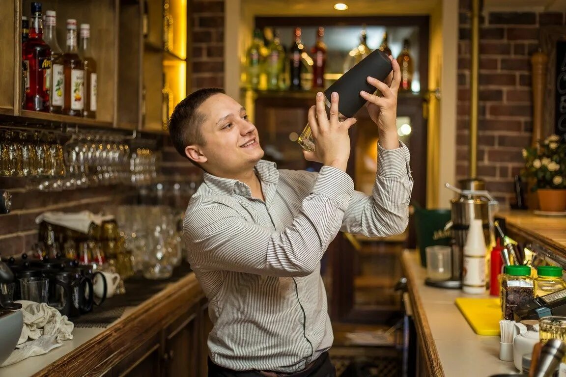 Фестиваль погружение тайны усадьбы 2021. Гостей собирала. Гостей собирала. Гостей собирала. Директорская ложа театров москвы 2021.