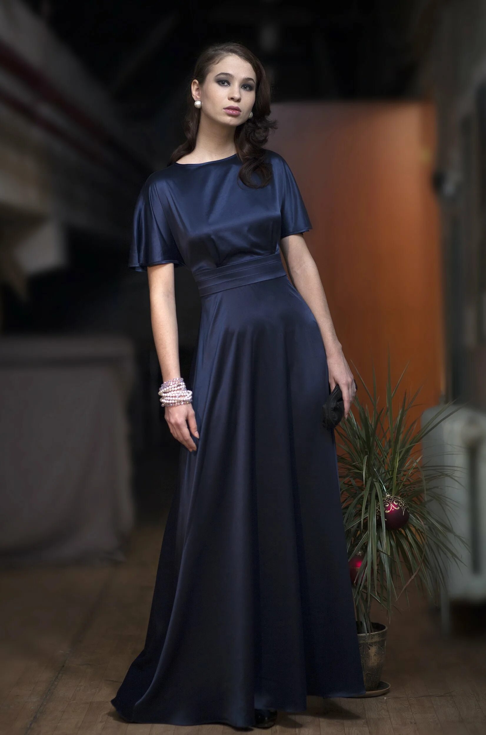 закрытые вечерние платья. вечерние платья с длинным рукавом. Elie saab черное платье. синее платье пауло себастьян. La vida rica платье с поясом.