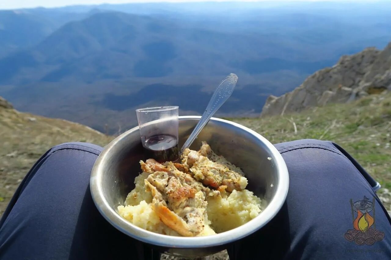 Завтрак туриста рецепт с фото. Обед в горах Гонох. Еда в поход. Походные блюда. Обед туриста.