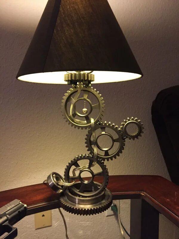 Светильник Steampunk Lamp. Светильник из автозапчастей. Светильник в стиле стимпанк. Настольная лампа из автозапчастей. Самодельные запчасти