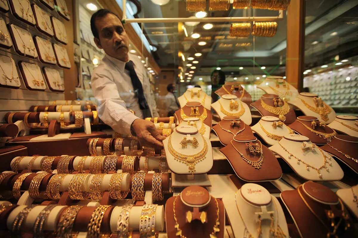 Золотые украшения из арабских Эмиратов. Золото в Дубае. Золотой рынок в Дубае. Сувениры из Дубая. Золото можно вывозить