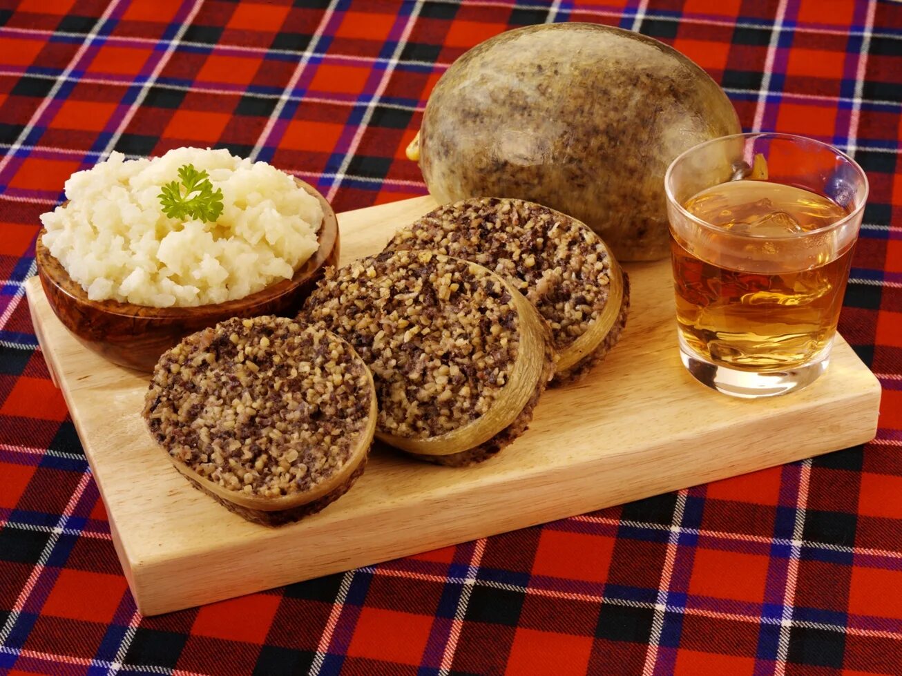 Национальное блюдо Шотландии Хаггис. Haggis блюдо Шотландии. Шотландская еда Хаггис. Национальная кухня Шотландии Хаггис.. Хаггис блюдо шотландское