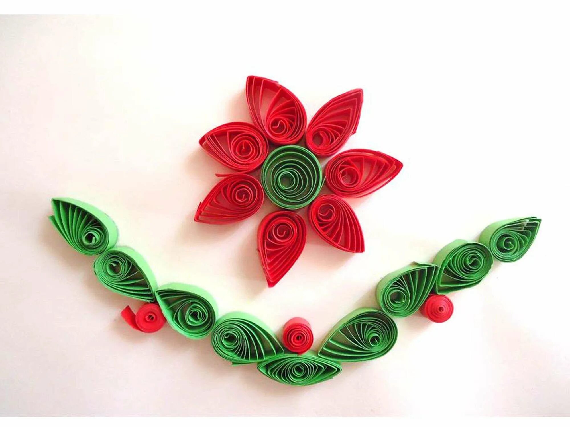 Квиллинг цветы. Квиллинг цветочки. Квилинговые поделки ко дню матери. Цветы в технике квиллинг для начинающих. Квиллинг легкие.