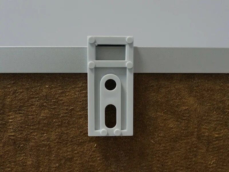 Крепеж для маркерной доски. Профиль для магнитно маркерной доски. Крепеж для маркерной доски. Крепеж для магнитно-маркерной доски. Крепление магнитно маркерных досок.