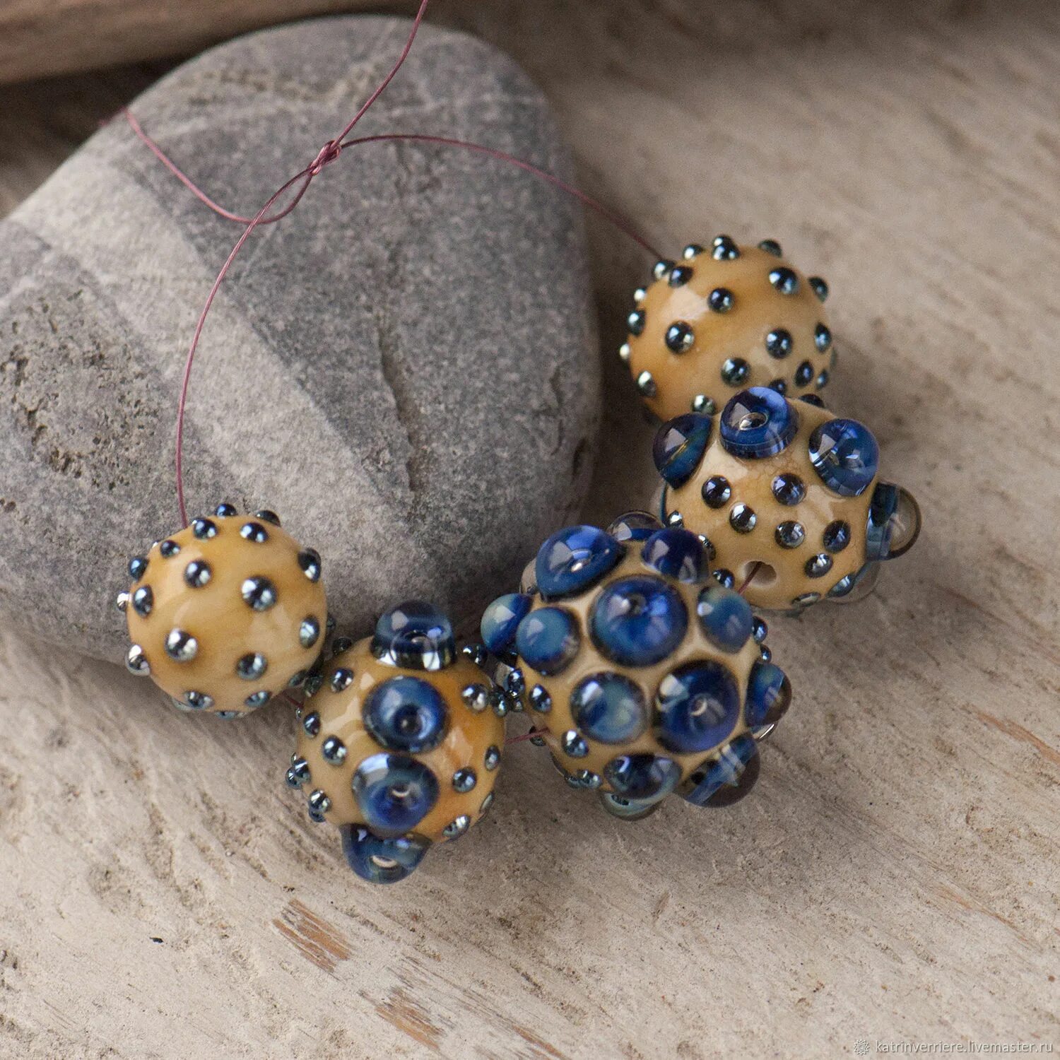 Лэмпворк бусины финикийские. Разделители для бусин со стразами. Бусина москва. Бусины старинные металлические. Бусины с именем.