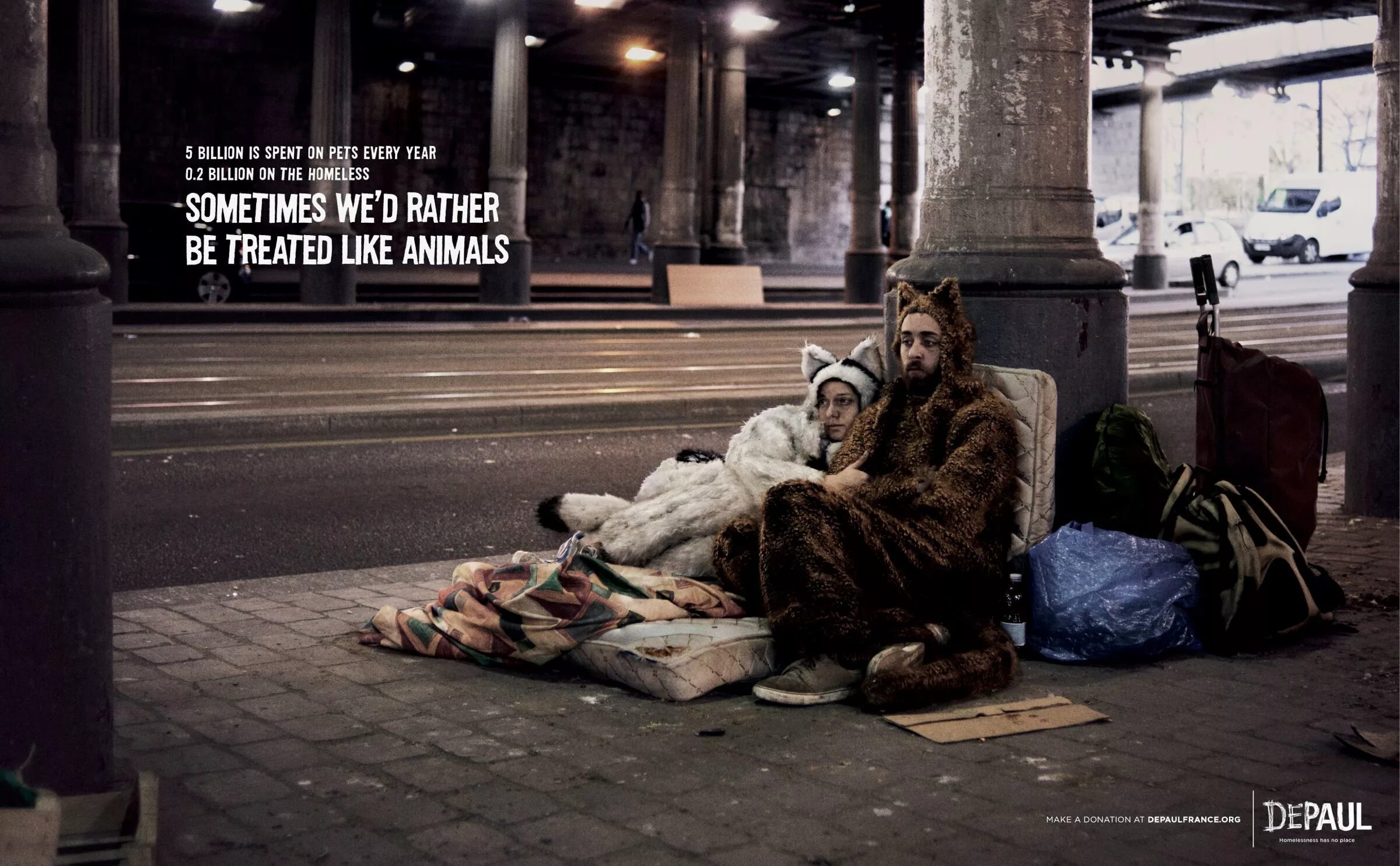 Реклама бомжа. Социальная реклама про бомжей. Социальная реклама бездомные люди. Социальная реклама бедность. Соц реклама бездомные животные.