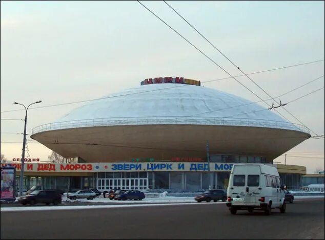 Аэросъемка казанский кремль. Цирк казань. Парковка цирк казань. Площадь тысячелетия 2 казань. Казанский цирк парковка.