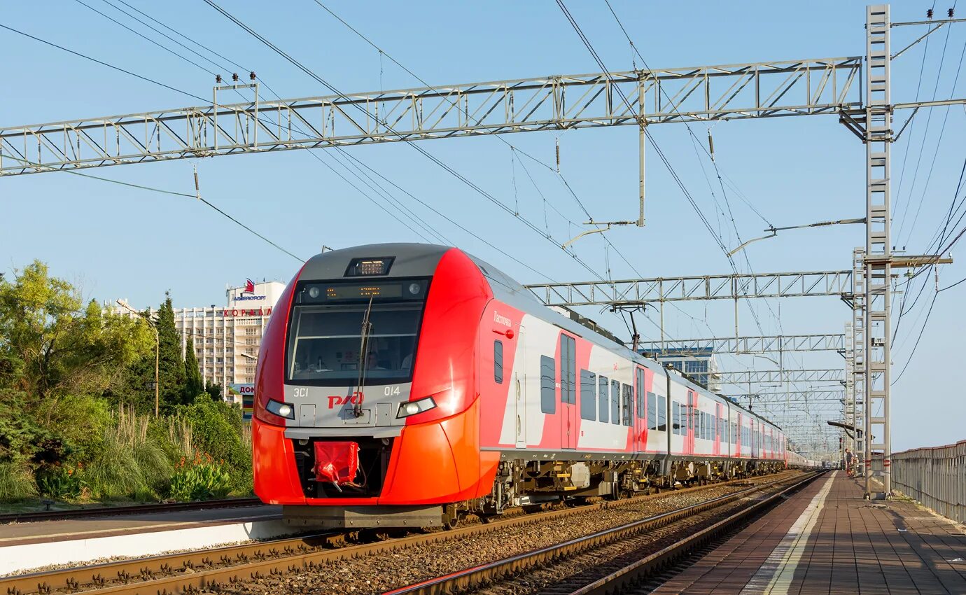 Жд анапа ласточка. Электропоезд Ласточка эс1п. Железная дорога Ласточка Туапсе Краснодар. Станция Адлер Ласточка. Ласточка эс1 Краснодар Анапа.