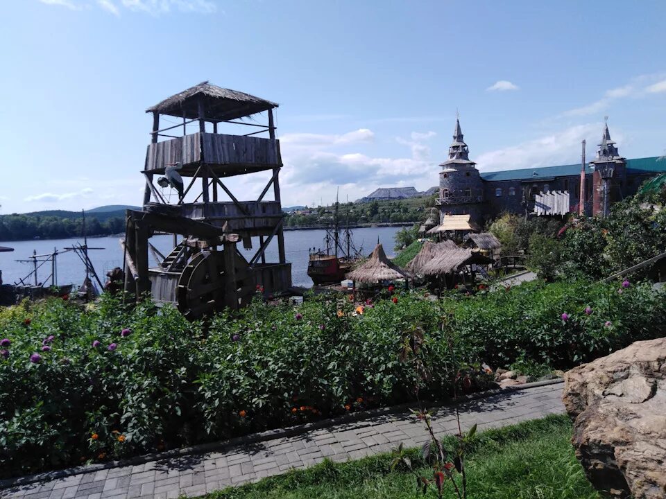 Погода в сатке сегодня. Сатка город Челябинская область. Г. Сатка достопримечательности Зюраткуль. Сатка достопримечательности. Сатка Челябинская область достопримечательности.