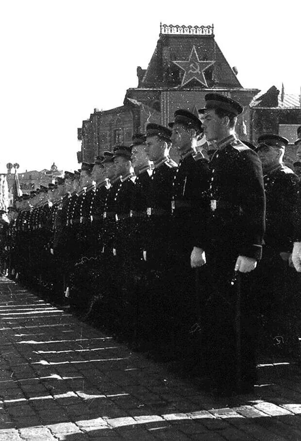 1 мая 1939. Парад на красной площади 1951 года. Военный парад 7 ноября 1941 года в Москве на красной площади. Военные парады в СССР 1 мая. Парад 1945 года на красной площади.