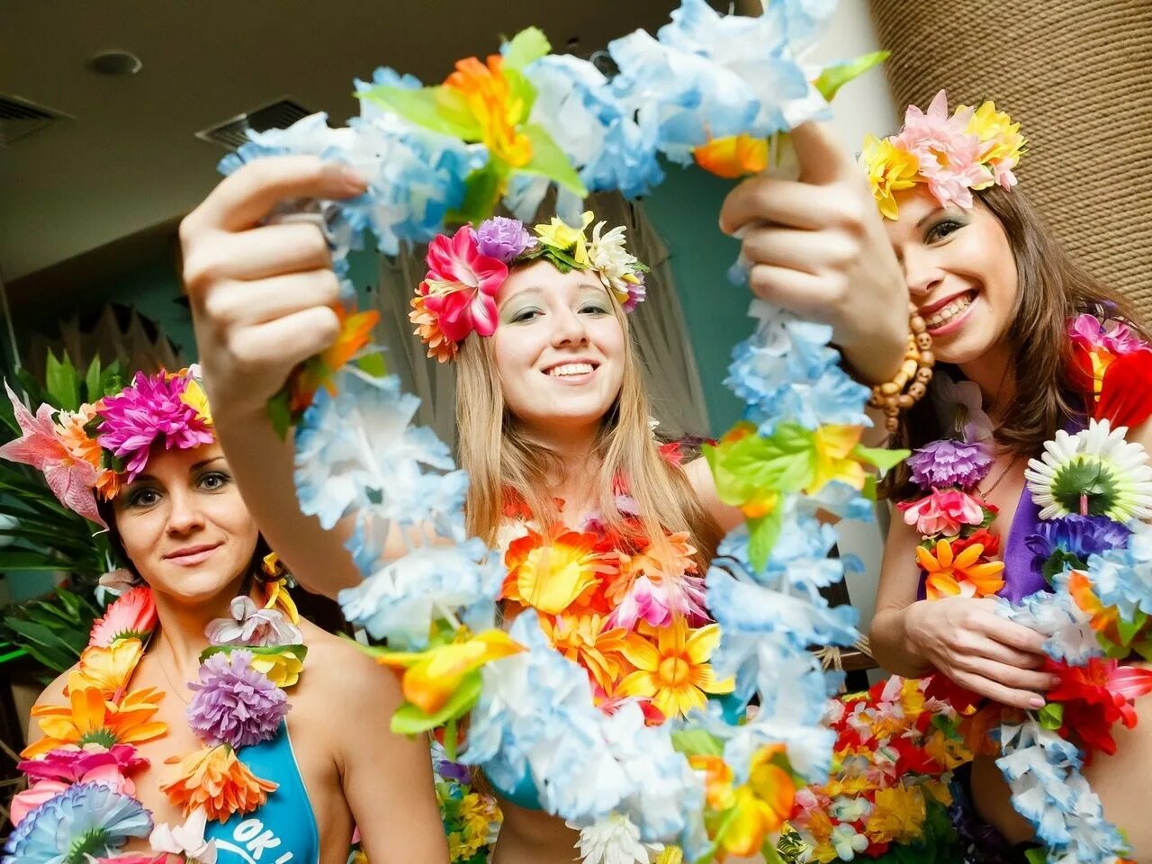 Вечеринка в стиле Гавайи. Вечеринка АЛОХА Гавайи. Стиль АЛОХА Гавайи. Цветочная вечеринка.