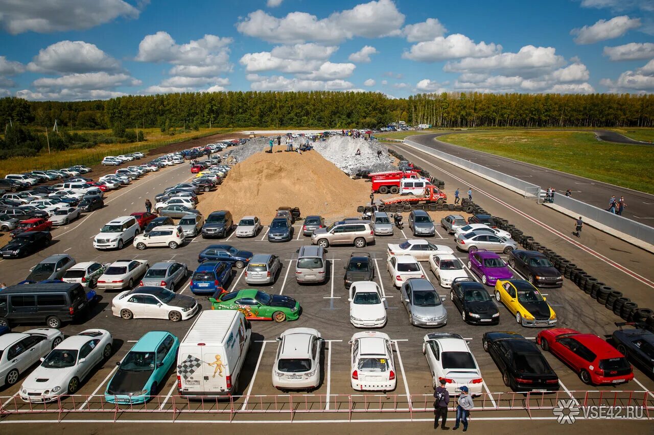 Кузбасский автодром. Автодром в Кузбассе. Кузбасское кольцо. Кемерово гоночная трасса. Автодром новосибирская область и новосибирск продажа автомобилей