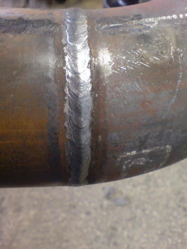 Сварка трубы электродом 3 мм. Сварка трубы 25 мм к 15мм. Сварка толстого металла внахлест. Сварка трубы 25 мм к 15мм. Идеальный сварной шов электродом.