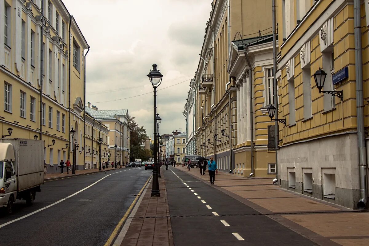 Большую московскую улицу