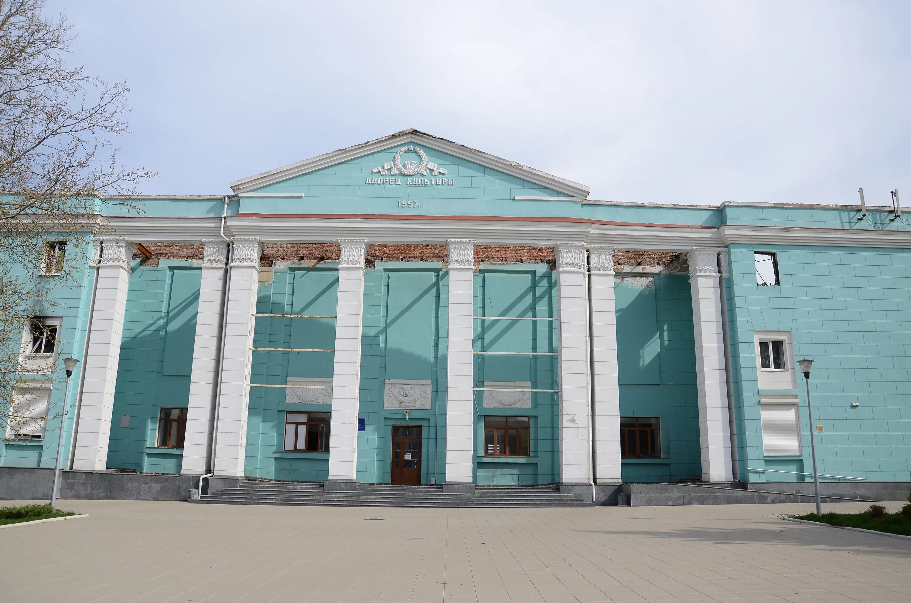 Районный молодежный центр. Донецкий городской молодежный центр. дгмц. донецкий городской молодежный центр фото. архитектор рожин дк в донецке.
