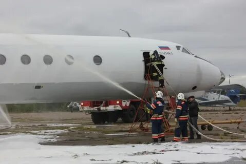 Совершил аварийную посадку