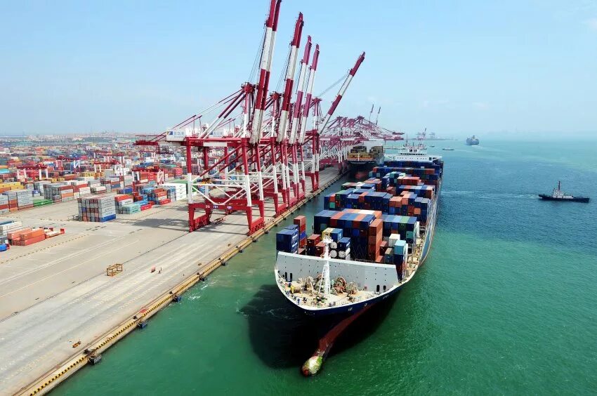 Крупные порты в океанах. Морской порт Шанхай. Морской порт Шанхай Вайгаоцяо. Шанхай грузовой порт. Шанхай самый большой порт.