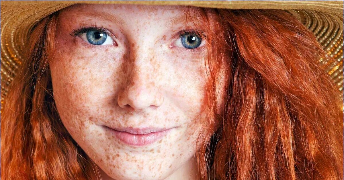 Рыжие кудрявые волосы. Парень с веснушками. Очень рыжие люди. Рыжий мальчик с веснушками. Рыжие дети с веснушками.
