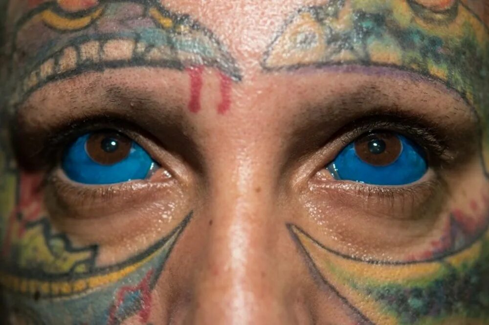 needle will be dipped into the ink and poked repeatedly in the eye Ojos tatuados