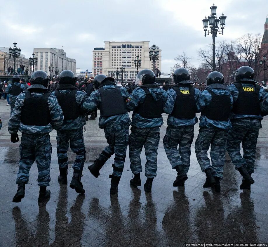 Омон прикол. Смешной омон. Шутки про омоновцев. Омон прикол. Омон приколы.
