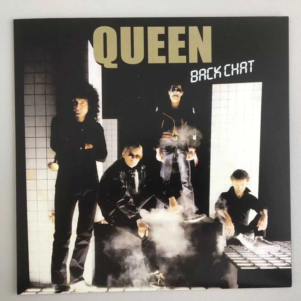 Queen back chat. Back to Queen обложка. Queen album. Брайан Мэй альбомы. Queen back