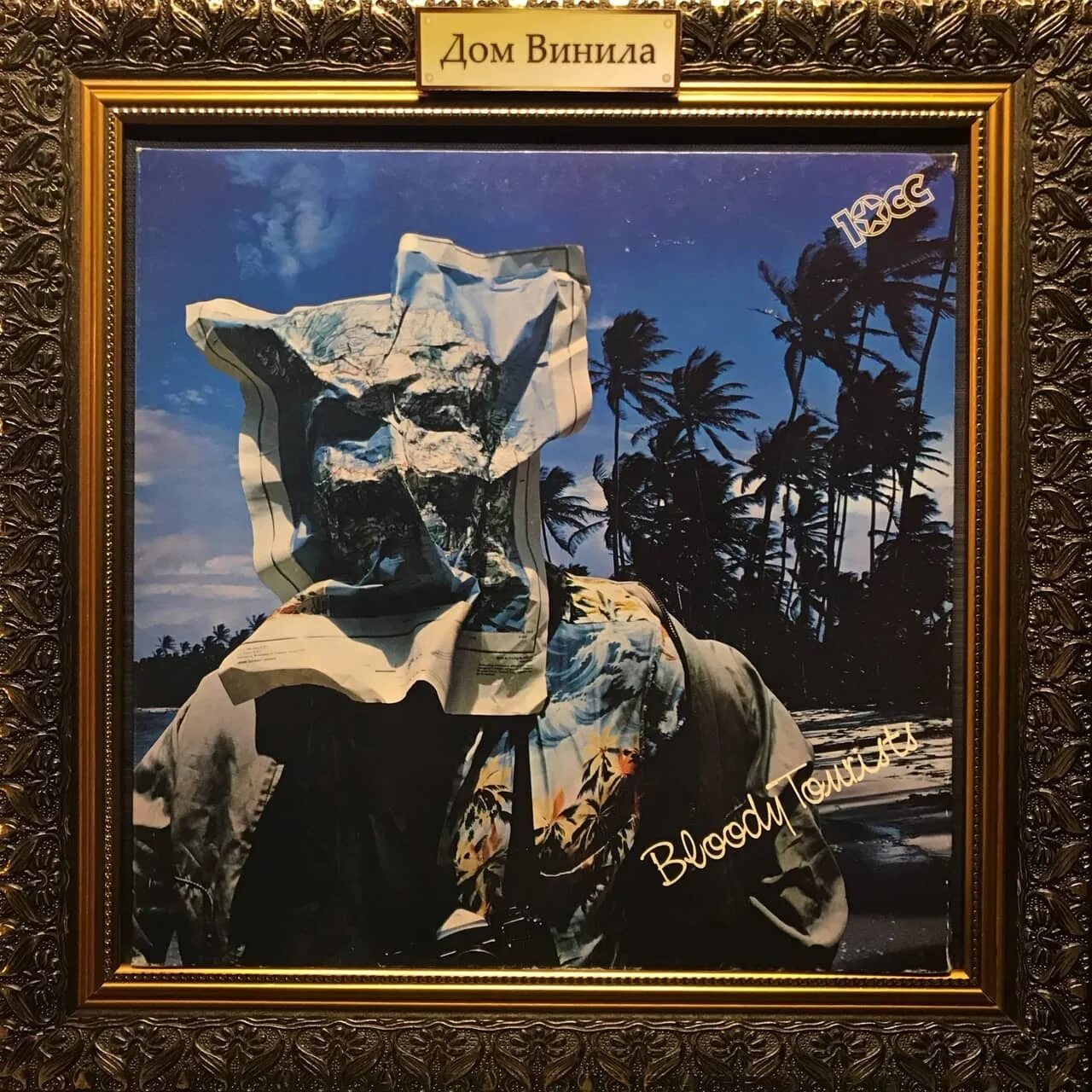 Обложка 10cc - 1978 bloody tourists. Альбом 10сс 1978 bloody tourists года вики. Bloody tourists. 10cc - dreadlock holiday. 10cc bloody tourists 1978.