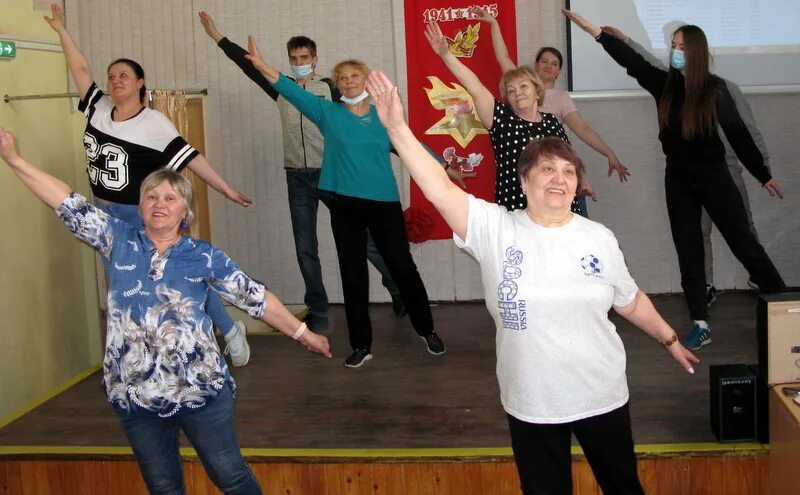 танцы студии хорошего самочувствия. студия хорошего самочувствия в архангельске. студия хорошего самочувствия в архангельске. танцы студии хорошего самочувствия. деревня шидрово архангельская область.