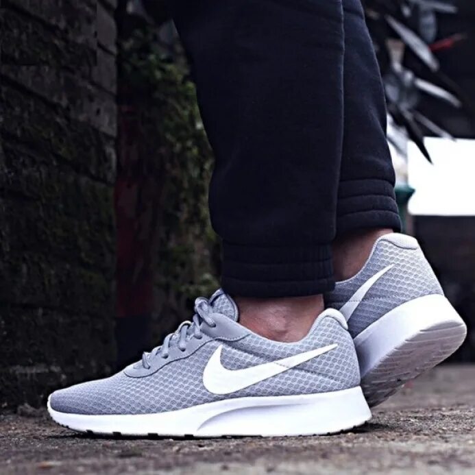 Nike Tanjun 812654-010. Nike Tanjun Grey. Nike Tanjun Roshe Run. Кроссовки женские Nike Tanjun.