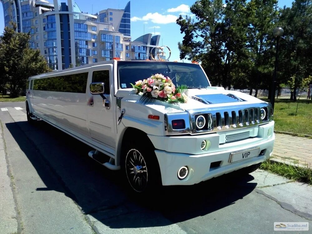 Аренда 9 мая. Хаммер h2 лимузин 2022. Hummer h2 кортеж. Лимузин Хаммер h2 США. Бронированный лимузин Хаммер.